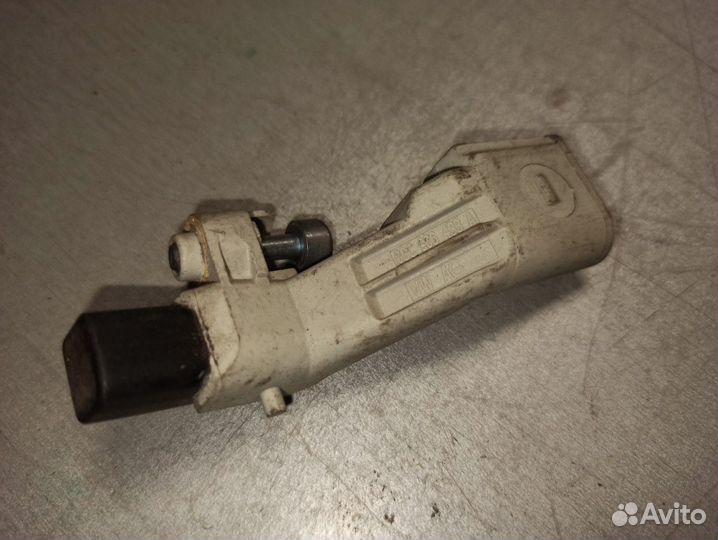 Датчик положения коленвала Volkswagen Golf Passat