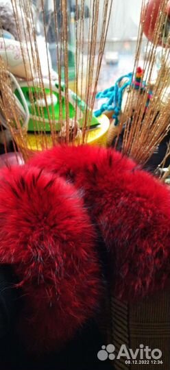 Воротник из меха енота