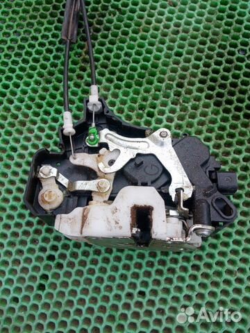 Замок двери левый Mitsubishi Colt