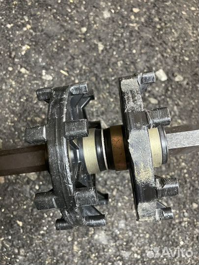 Вал привода, ведущий вал гусеницы снегохода brp