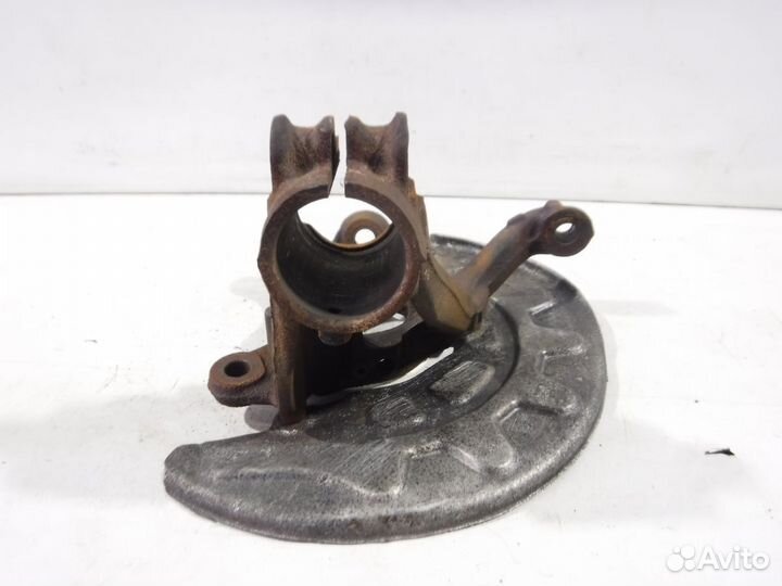 Кулак поворотный передний левый Skoda Octavia