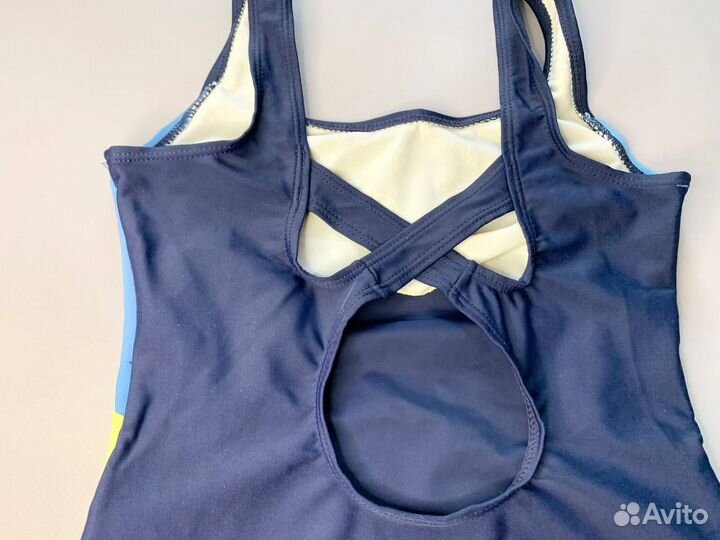 Купальник слитный для девочки на 9-10 лет 134 140