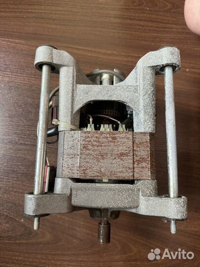 Двигататель стиральной машины indesco 2040m3