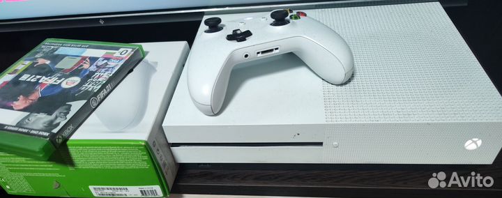 Xbox one s 2 геймпада 1tb