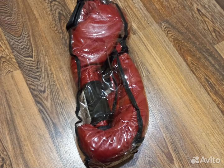 Боксерские перчатки everlast 10 oz