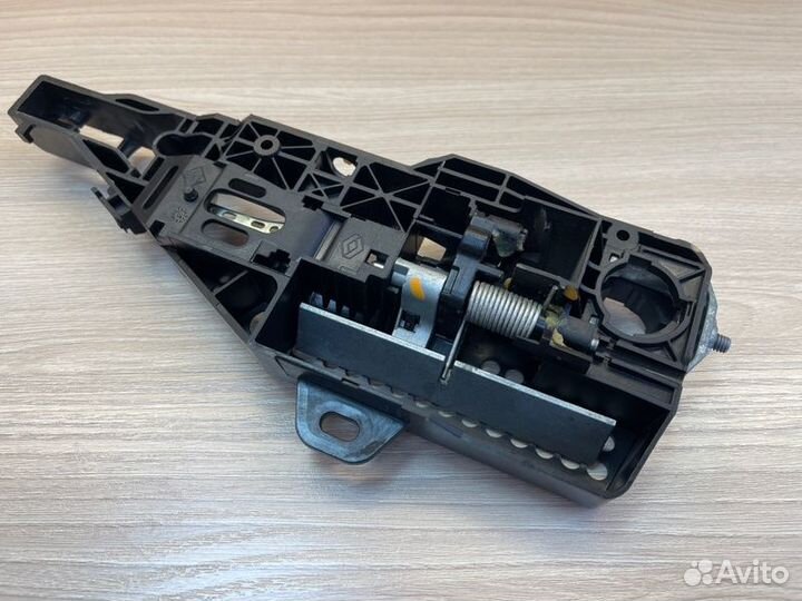 Кронштейн ручки двери правый LADA X-Ray