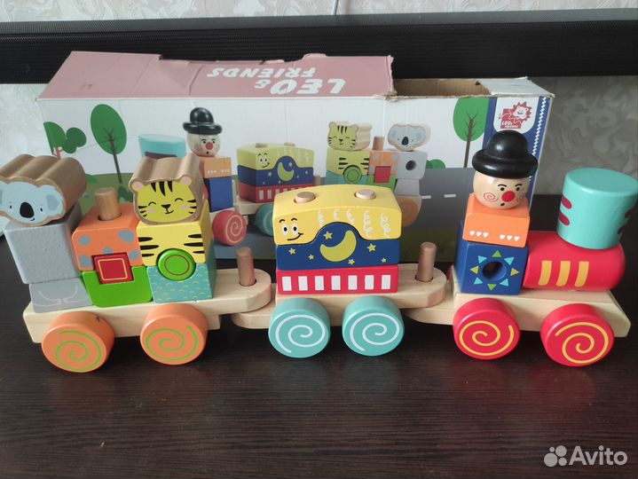 Игрушки для малышей паровозик, бизиборд, машинка