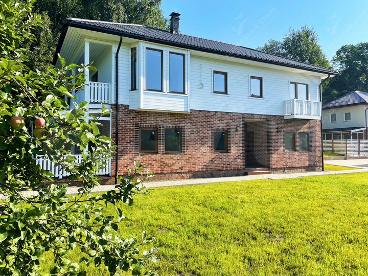 Коттедж 185 м² на участке 12,5 сот.