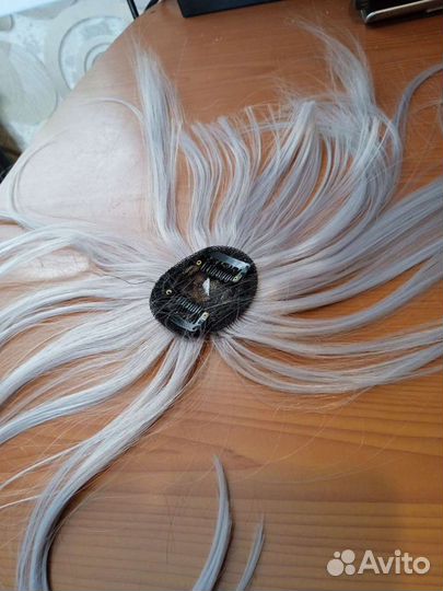 Волосы на заколках