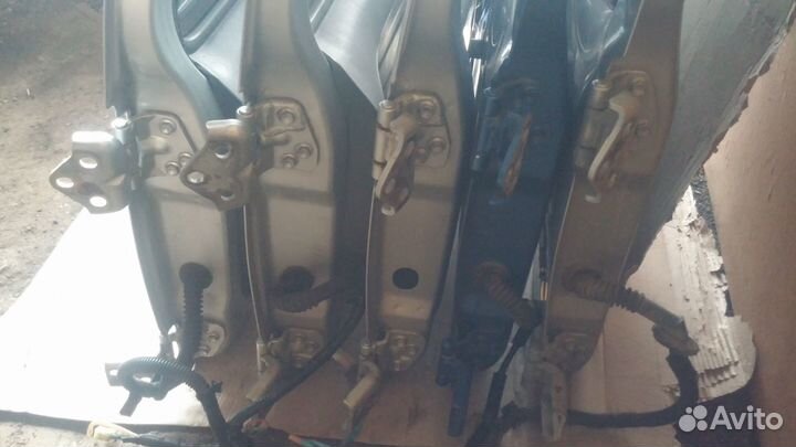 Jimny 1998-18г нижняя петля задней двери багажника