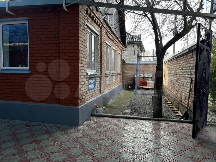 Дом 588 м² на участке 6 сот.