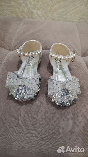 Нарядные туфли для девочки