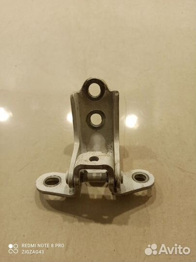 Петля двери (передняя, правая, нижняя) (Kia K5)