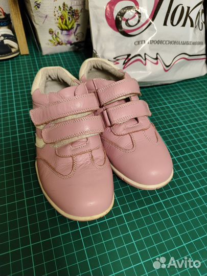Кроссовки кожанные 31р