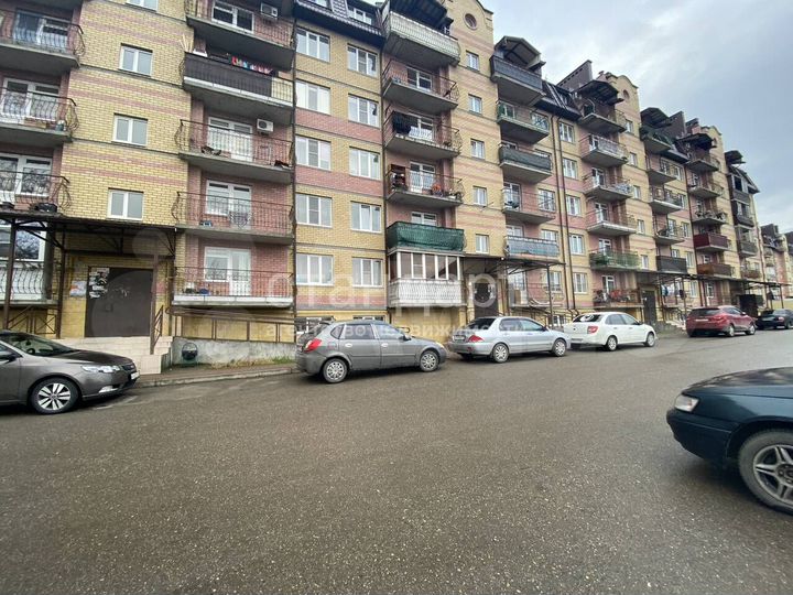 3-к. квартира, 80 м², 1/6 эт.
