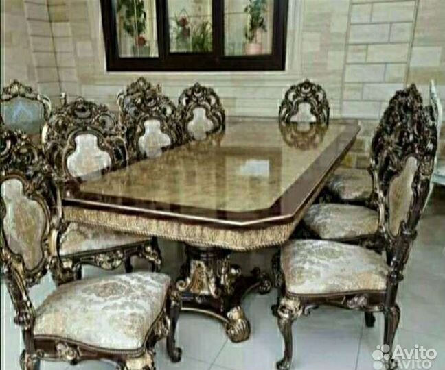 Стол и стулья