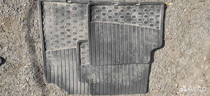 Автомобильные коврики резиновые