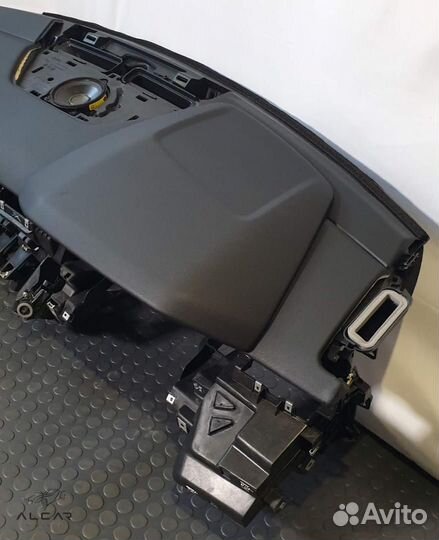 Панель передняя салона (торпедо) Land Rover