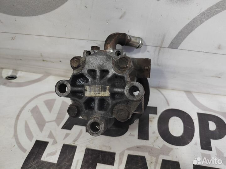 Насос Toyota Avensis T25