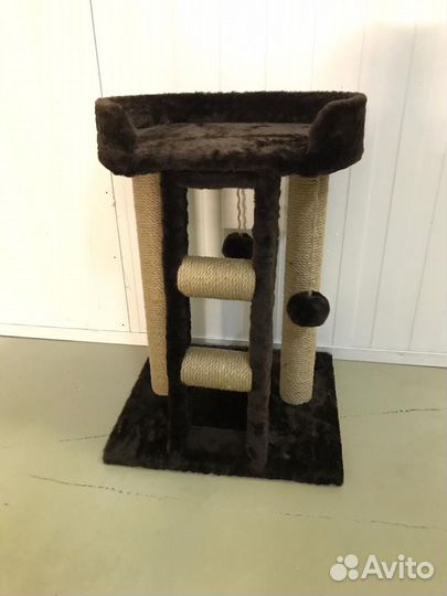 Когтеточка с лесенкой и лежанкой