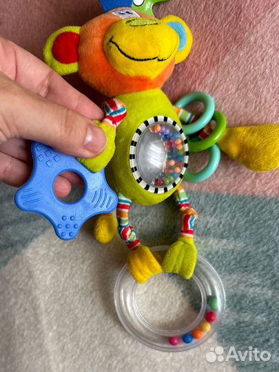 Погремушка-подвеска обезьянка Цирк