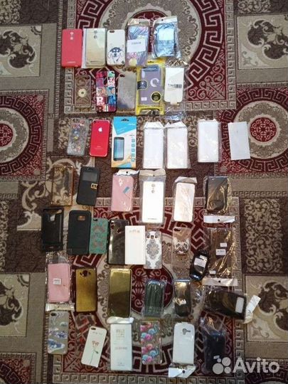 Чехлы для телефонов кучей