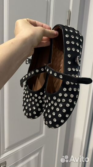 Трендовые балетки со стразами