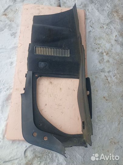 Обшивка багажника (левая) audi A8 D3
