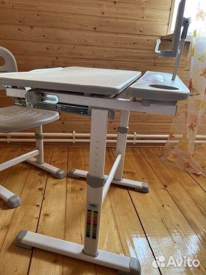 Уголок (стол и стул) школьника