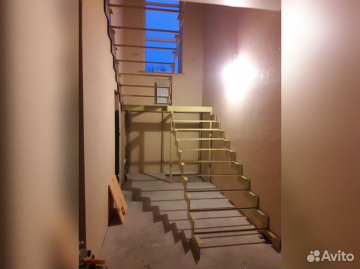 Лестница на второй этаж под заказ