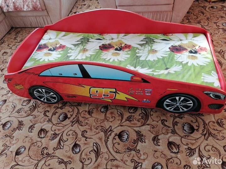 Продам детскую кровать с матрасом