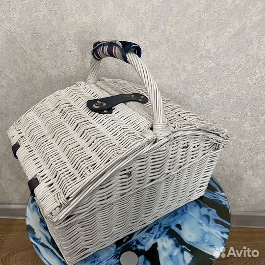 Корзина для пикника с посудой