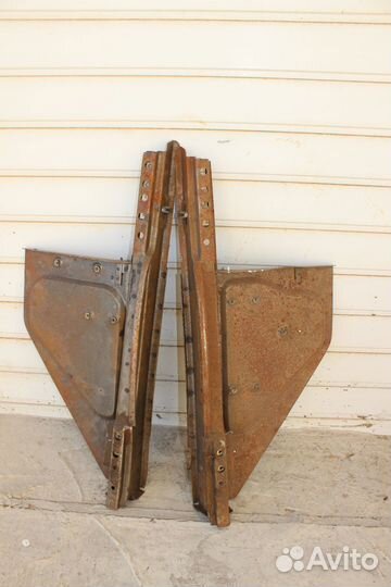 Стойка передняя, брызговик передний