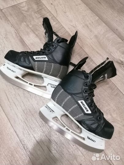 Коньки хоккейные