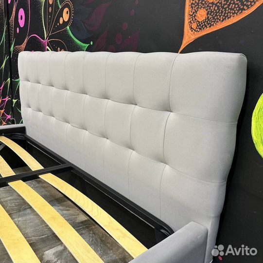 Кровать двухспальная с подъемным механизмом