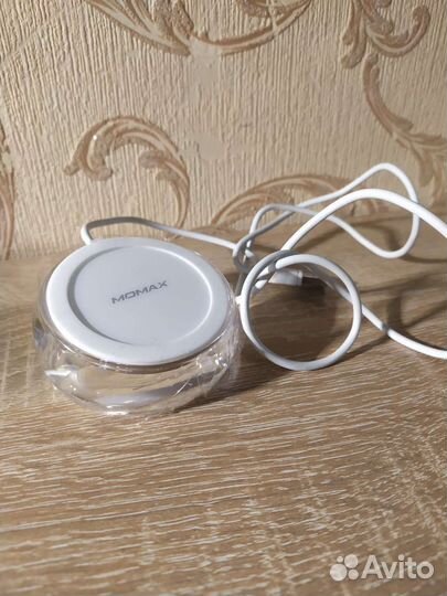 Беспроводное зарядное устройство Momax