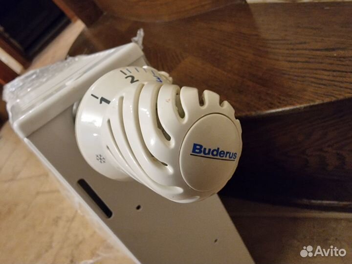 Радиатор отопления Buderus 30*70 см. с креплением