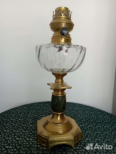 Старинная керосиновая лампа