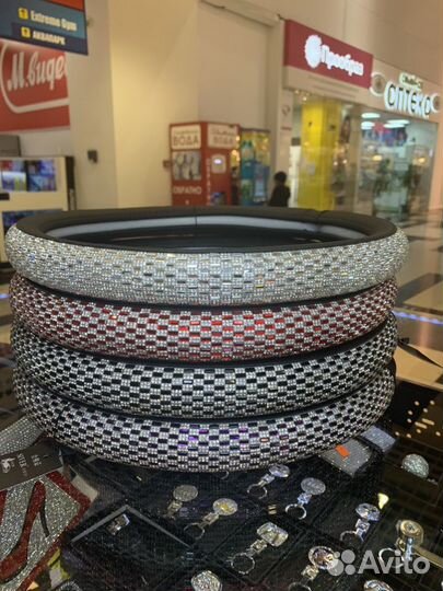 Оплётка на руль со стразами