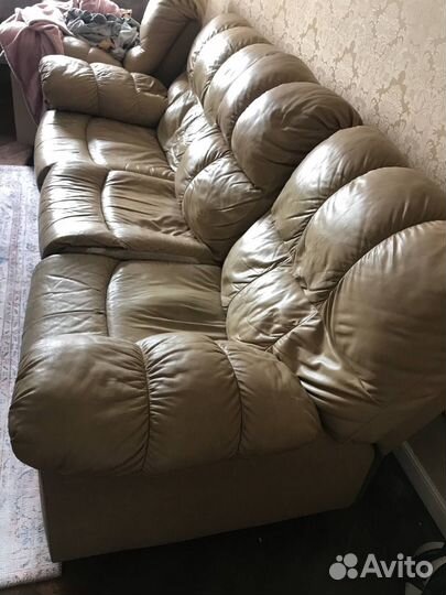 Кожаный диван