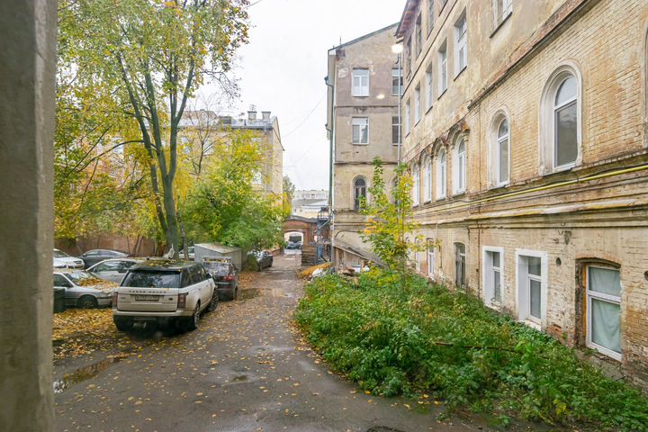 Комната 26,7 м² в 5-к., 1/2 эт.