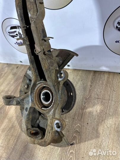 Кулак поворотный передний левый Volkswagen Touareg