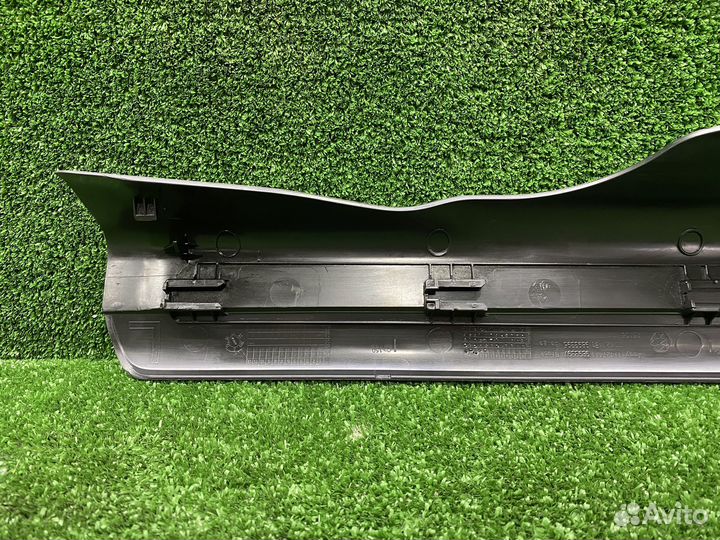 Пластик пола передний левый BMW G20