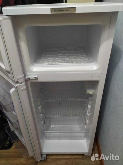 Холодильник Саратов Узкий. Двухкамерный