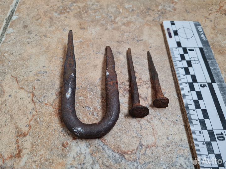 2 старинных кованных гвоздя. Завезу бесплатно