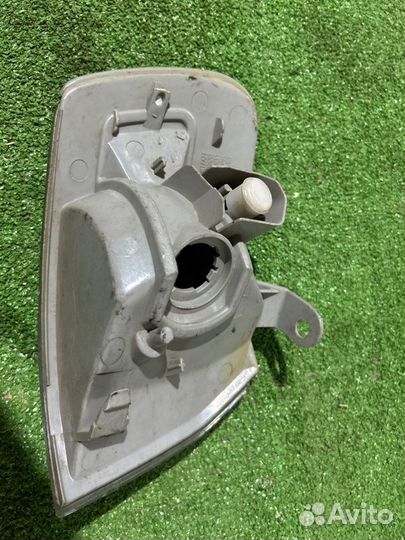 Поворотник передний левый Toyota Corolla E11