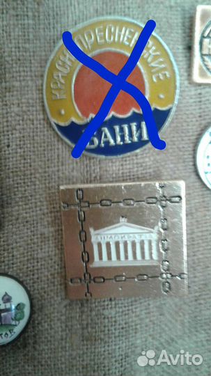 Значки финифть, демократия, донор, институты