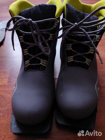 Лыжные ботинки