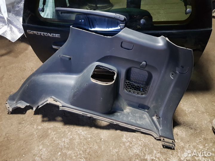 Обшивка багажника правая Kia sportage II 2004-2010