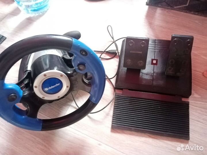 Игровой руль с педалями